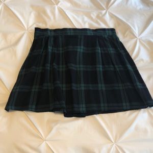 Old navy plaid skirt small